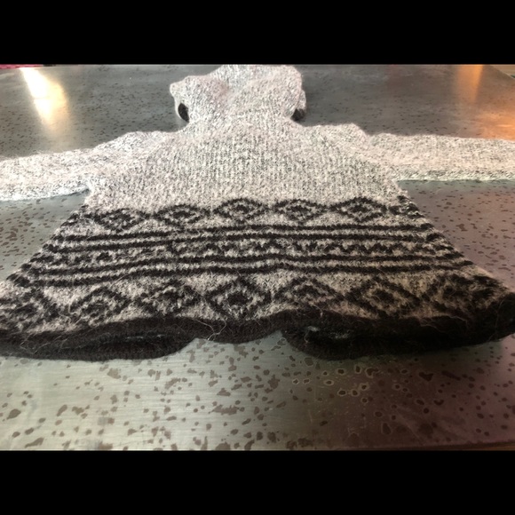 Carter’s Sweater - Picture 3 of 4